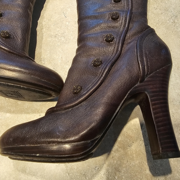 Frye woman boots sz 7 - Picture 2 of 9